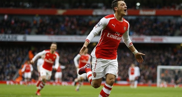 VIDEO: Mesut Ozil trở lại ấn tượng giúp Arsenal áp sát tốp 4