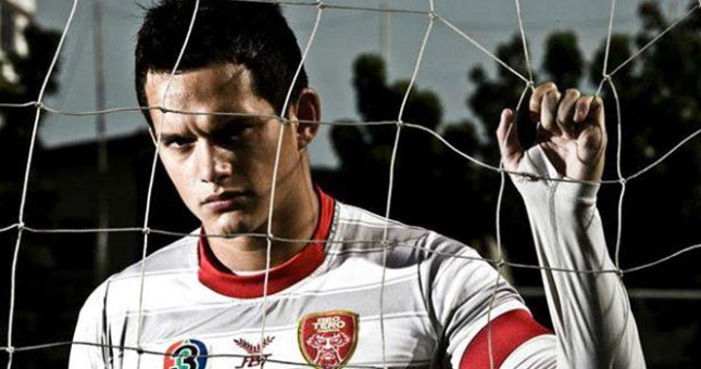 Đồng đội cũ của Bale, Ramsey được Kiatisuk gọi vào ĐT Thái Lan