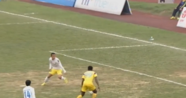 VIDEO: Sai lầm ngớ ngẩn của Văn Biển khiến Hà Nội T&T phải trả giá