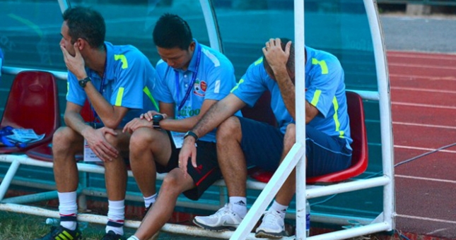 Thua đội bét bảng, HLV Graechen bào chữa thế nào?