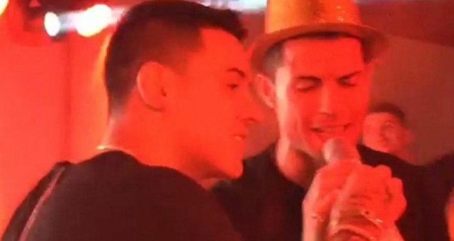 VIDEO: Ronaldo trổ tài ca hát cực đỉnh trong lễ sinh nhật