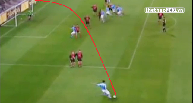 VIDEO: Cú sút phạt hình quả chuối không thể cản phá của danh thủ Hà Lan