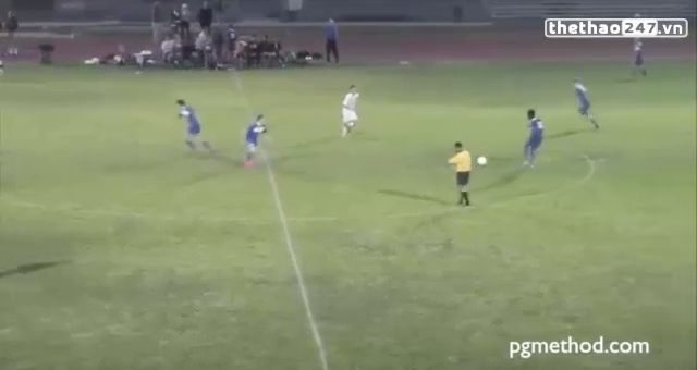 VIDEO: Kỷ lục lập siêu phẩm từ giữa sân ở giây thứ... 7 của trận đấu