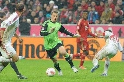 VIDEO: Manuel Neuer ghi bàn ngoạn mục ở vị trí... tiền đạo