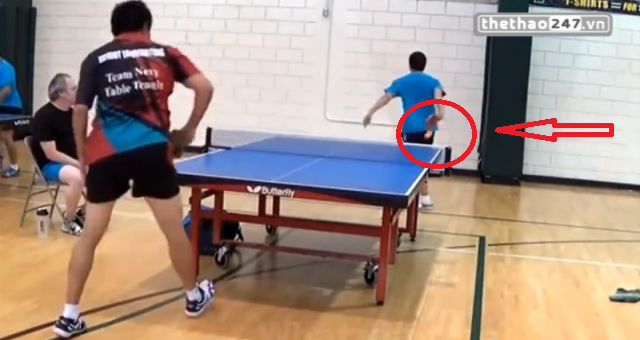 VIDEO: Pha xoay người đánh bóng bàn cực đỉnh