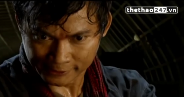 Video võ thuật: Nam diễn viên Ong-bak thể hiện màn đấu võ trên đường ray tàu điện