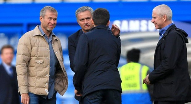Bị loại khỏi C1, Abramovich vẫn quyết định giữ chân Mourinho