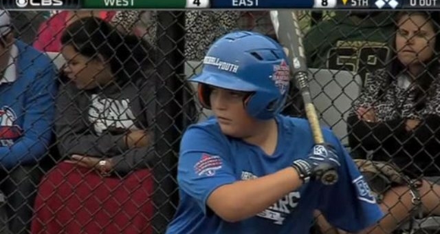 VIDEO: Bị mất 1 tay vẫn chơi bóng chày siêu hạng