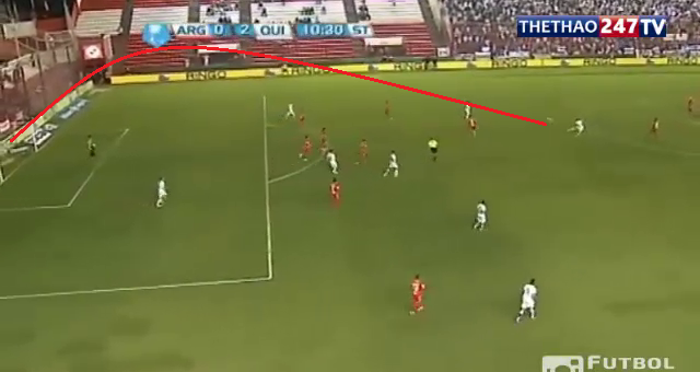 VIDEO: Bàn thắng tuyệt đỉnh theo phong cách 'cú sút lá vàng rơi'