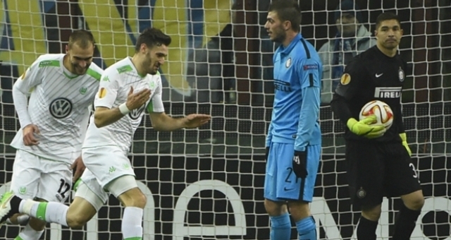 Video clip bàn thắng: Inter 1-2 Wolfsburg (Vòng 1/8 Europa League)