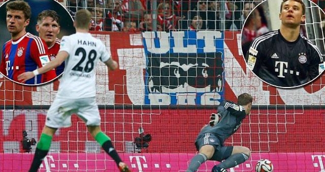 VIDEO: Neuer mắc sai lầm ngớ ngẩn khiến Bayern thua trận đầu tiên trên sân nhà