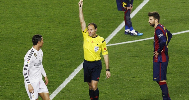 VIDEO: Tình huống Ronaldo sỉ nhục trọng tài sau khi bị rút thẻ vàng