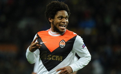 Luiz Adriano ‘bật đèn xanh’ cho Arsenal