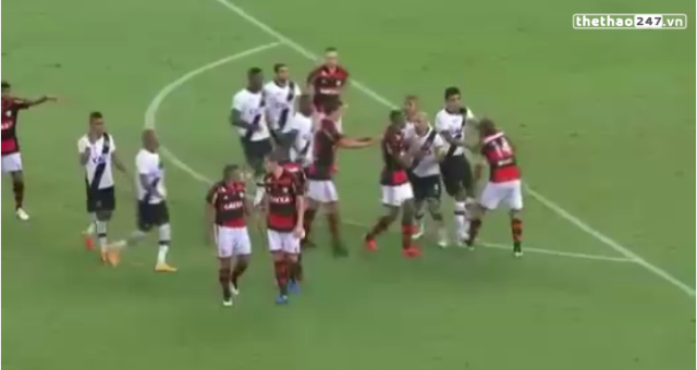 VIDEO: Ẩu đả kinh hoàng trọng tài rút 4 chiếc thẻ đỏ cùng lúc