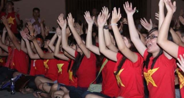 VIDEO: Những CĐV cuồng nhiệt cổ vũ cho đội U23 Việt Nam tại TP.HCM