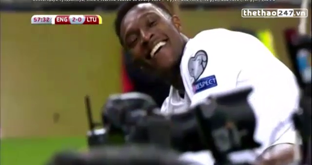 VIDEO: Phản ứng thú vị của Welbeck sau pha ăn vạ bất thành