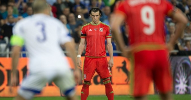 VIDEO: Gareth Bale bắt chước y hệt phong cách đá phạt của Ronaldo