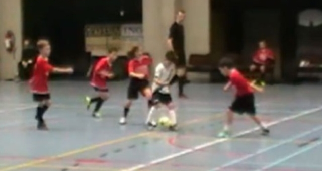 VIDEO: Pha solo đẳng cấp của thần đồng bóng đá Roma