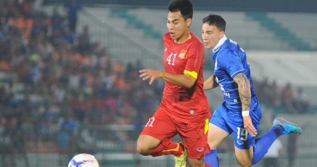 Tuyển thủ U23 Việt Nam gặp chấn thương tại vòng loại Cúp Quốc gia 2015