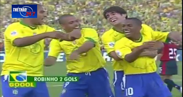 VIDEO: Pha phối hợp ghi bàn đậm chất Samba của Robinho, Ronaldo, Kaka...