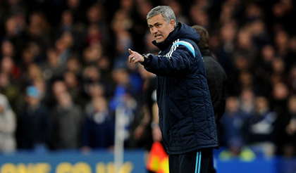 HLV Mourinho lớn tiếng thách thức nhóm bám đuổi