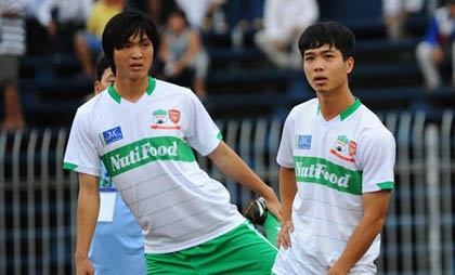 Bầu Đức so sánh tài năng của Công Phượng và Tuấn Anh