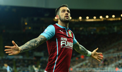 Man Utd nhắm tiền đạo vô danh thay thế Van Persie