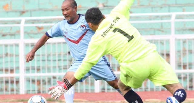 VIDEO: Những danh thủ vang bóng một thời của Việt Nam hội ngộ trên sân Thống Nhất