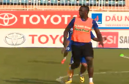 HAGL thử việc cầu thủ từng thi đấu ở giải hạng 2 Anh