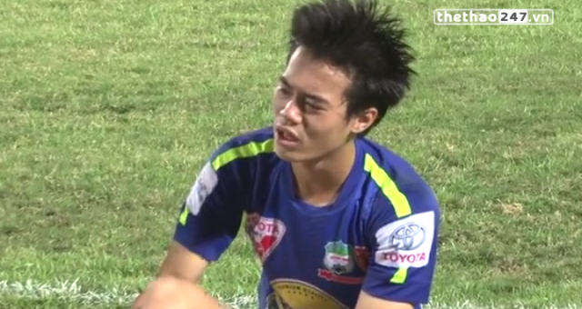 VIDEO: Văn Toàn buồn bã sau trận thua 3-4 trên sân Hàng Đẫy