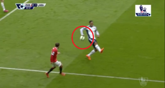 VIDEO: Tình huống hậu vệ West Brom để bóng chạm tay gây tranh cãi