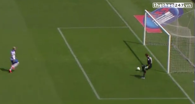 VIDEO: Thủ môn 'hồn nhiên' đá phản lưới nhà ở Serie A