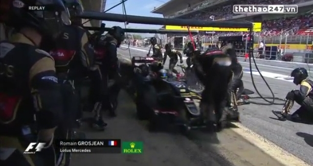 VIDEO: Xe F1 tông thẳng vào nhóm thợ thay lốp tại Tây Ban Nha