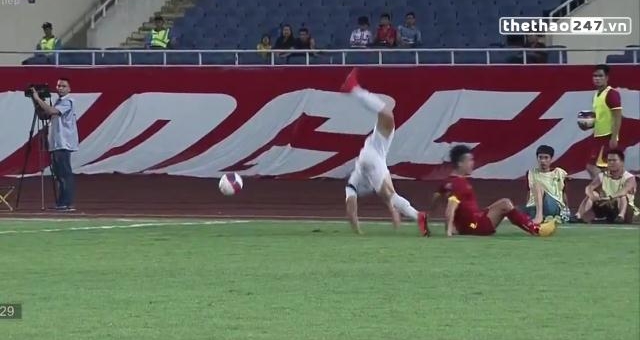 VIDEO: Pha vào bóng khiến Ngô Hoàng Thịnh lỡ SEA Games 28
