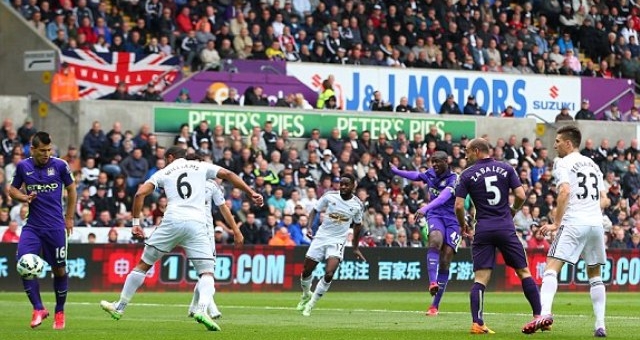VIDEO: Yaya Toure mở tỷ số cho Man City bằng cú sút trái phá