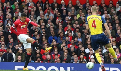 HLV Van Gaal lý giải việc để Smalling làm đội trưởng