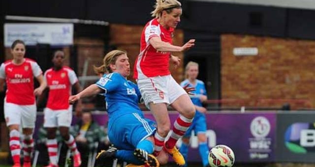 VIDEO: Pha xoạc bóng nguy hiểm của nữ cầu thủ Anh
