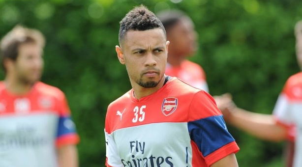 Wenger lên tiếng về kế hoạch mua thêm tiền vệ trụ