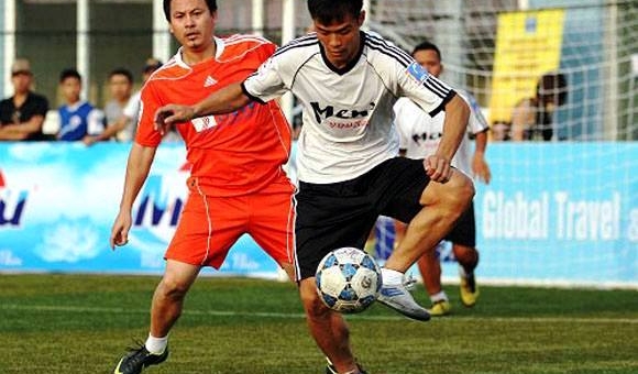 Hưng 'xốp': 'Người không phổi' của bóng đá phủi Hà thành