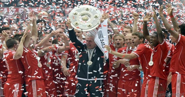 VIDEO: Lễ đăng quang Bundesliga 2014/2015 của Bayern Munich