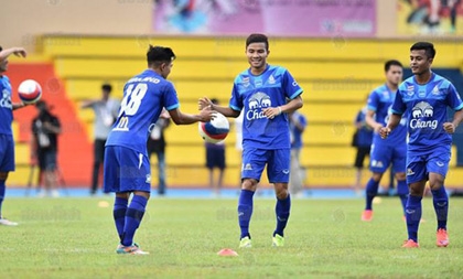 U23 Thái Lan miệt mài tập luyện trên đất Singapore