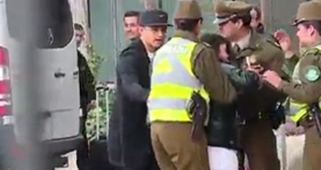 VIDEO: Hành động đẹp của Sanchez với fan nữ ở quê nhà Chile