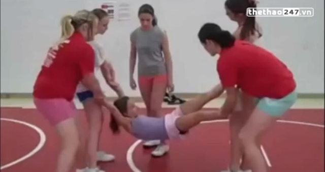 VIDEO: Màn nhảy dây điên rồ nhất trên thế giới