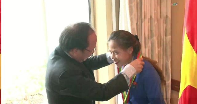 Video SEA Games 28: Thanh Phúc được trao HCV môn đi bộ sau 2 năm bị xử ép