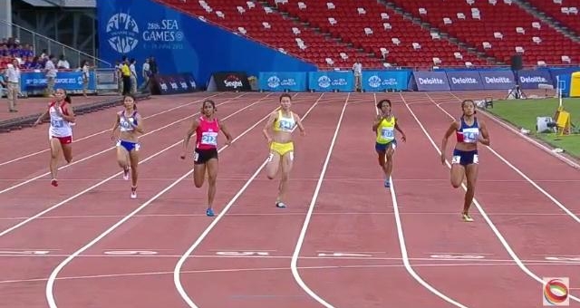 Video SEA Games 28: Vòng loại chạy 200m nữ - Nguyễn Thị Oanh