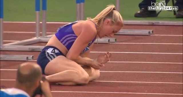 VIDEO: Người đẹp Úc ngã gãy gập tay trên đường chạy 100m rào nữ