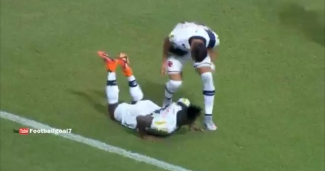 VIDEO: Ăn mừng bàn thắng theo kiểu 'cá nằm trên thớt'