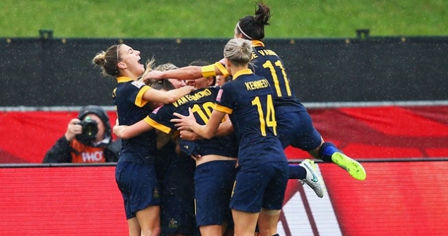 Đánh bại nữ Brazil, tuyển nữ Australia vào tứ kết World Cup 2015