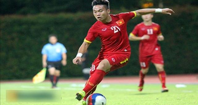 VIDEO: Pha 'rang lạc' của Phi Sơn bị 'troll' trên truyền hình Thái Lan