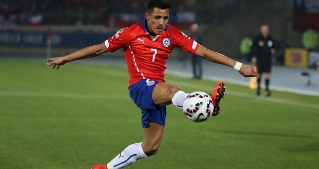 VIDEO: Pha bỏ lỡ đáng tiếc của Sanchez (BK Copa America 2015)